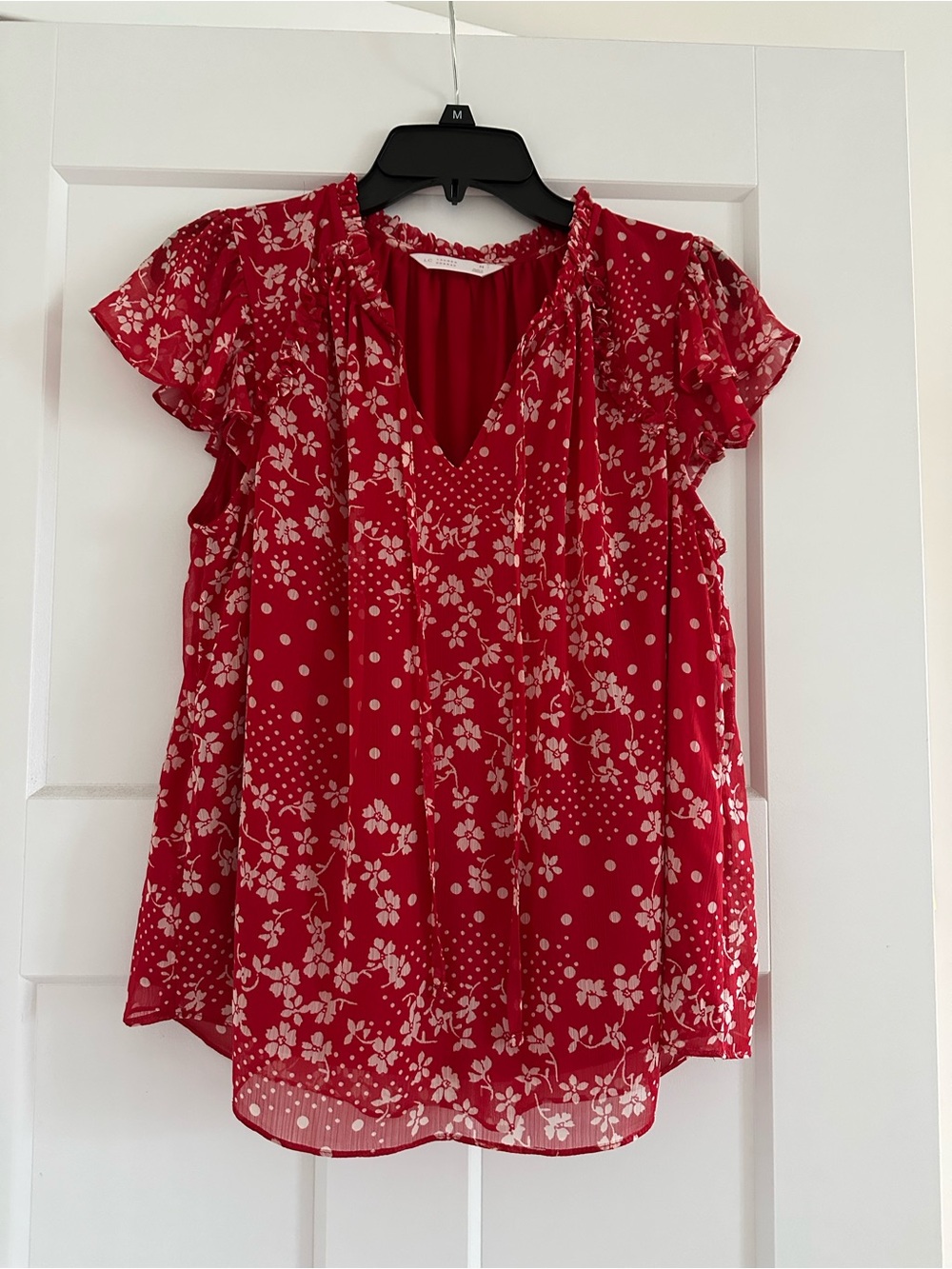 LC Lauren Conrad Red Floral Split-Neck Flutter Sleeve Blouse
